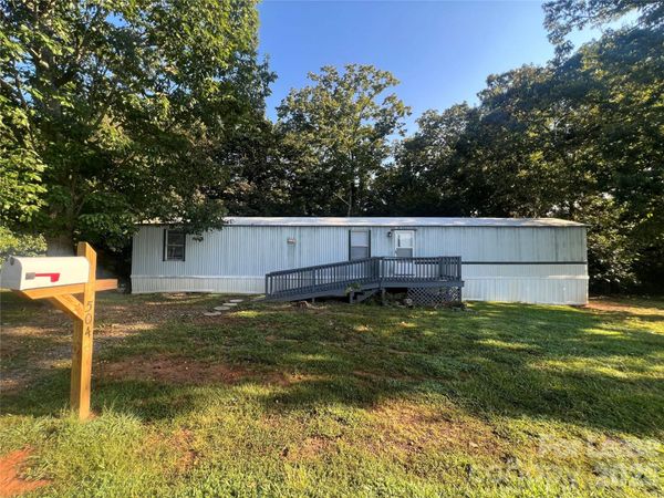 504 Oak Run Court , Bessemer City, NC 28016