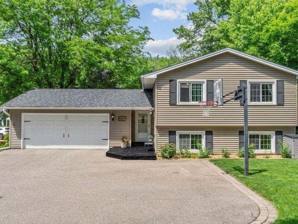 1180 Lake Lucy Road, Chanhassen, MN 55317