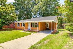 916 Newnham Drive photo 4