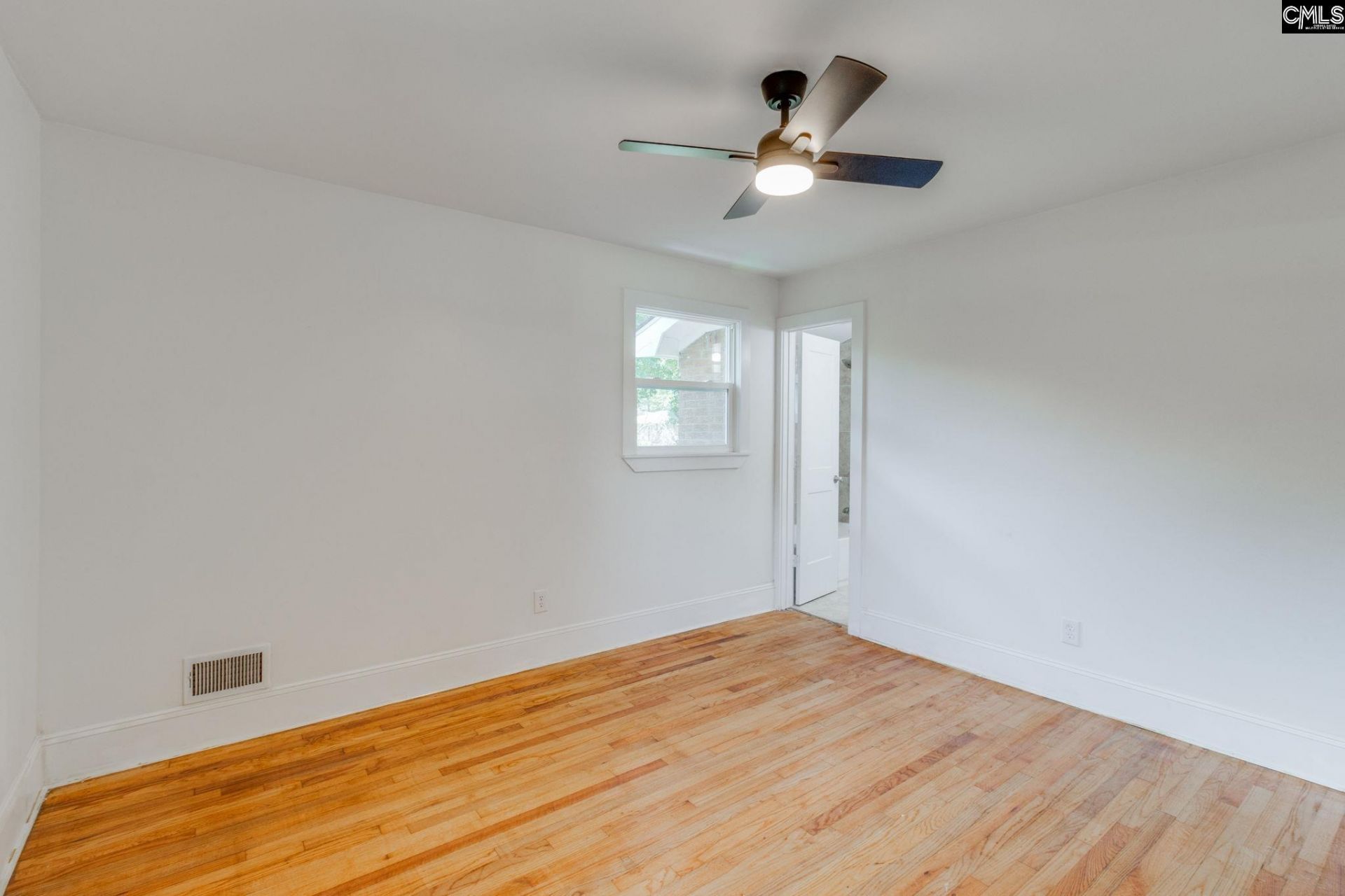 916 Newnham Drive Photo 24