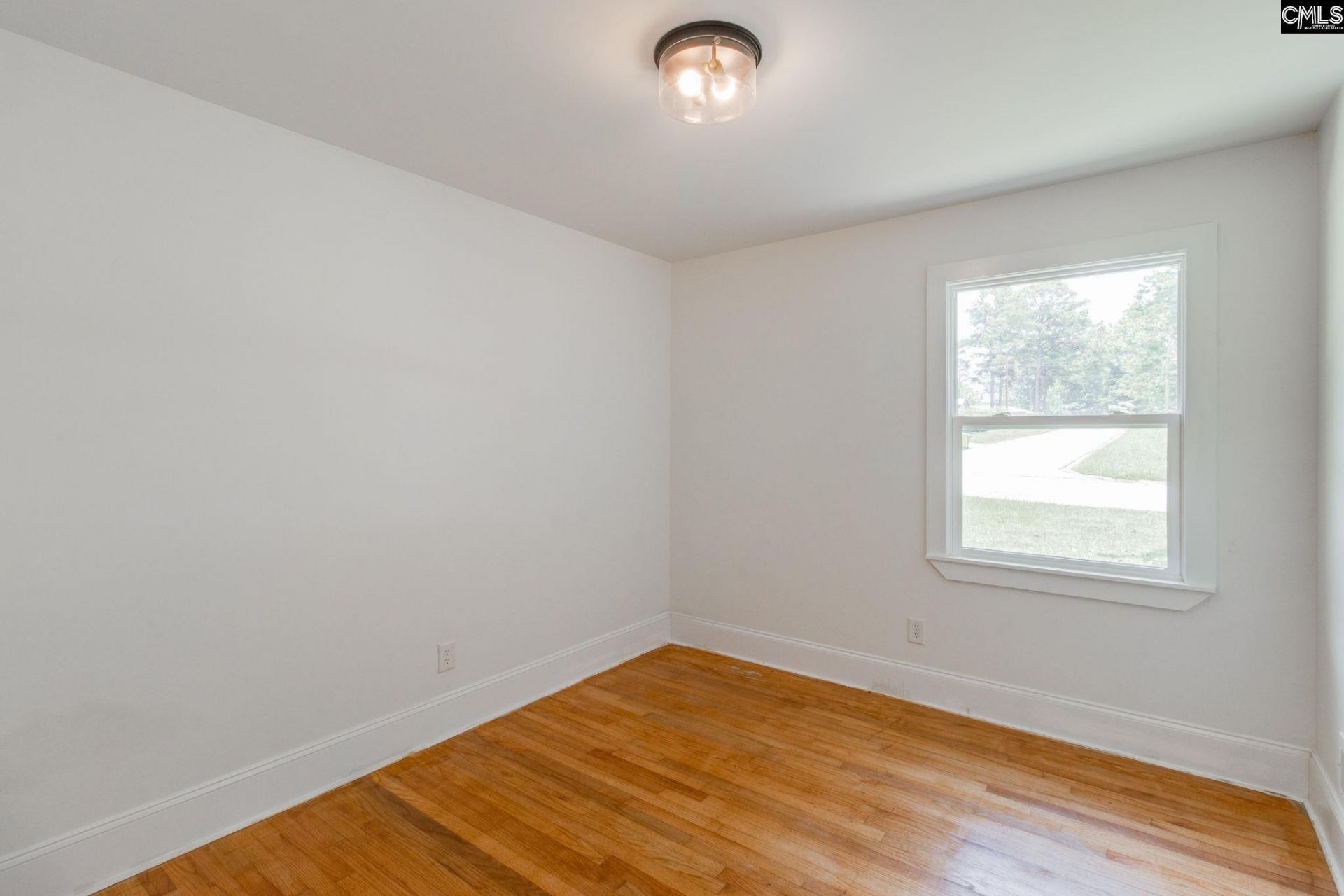 916 Newnham Drive Photo 28