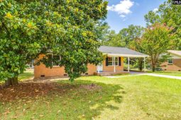 916 Newnham Drive photo 4