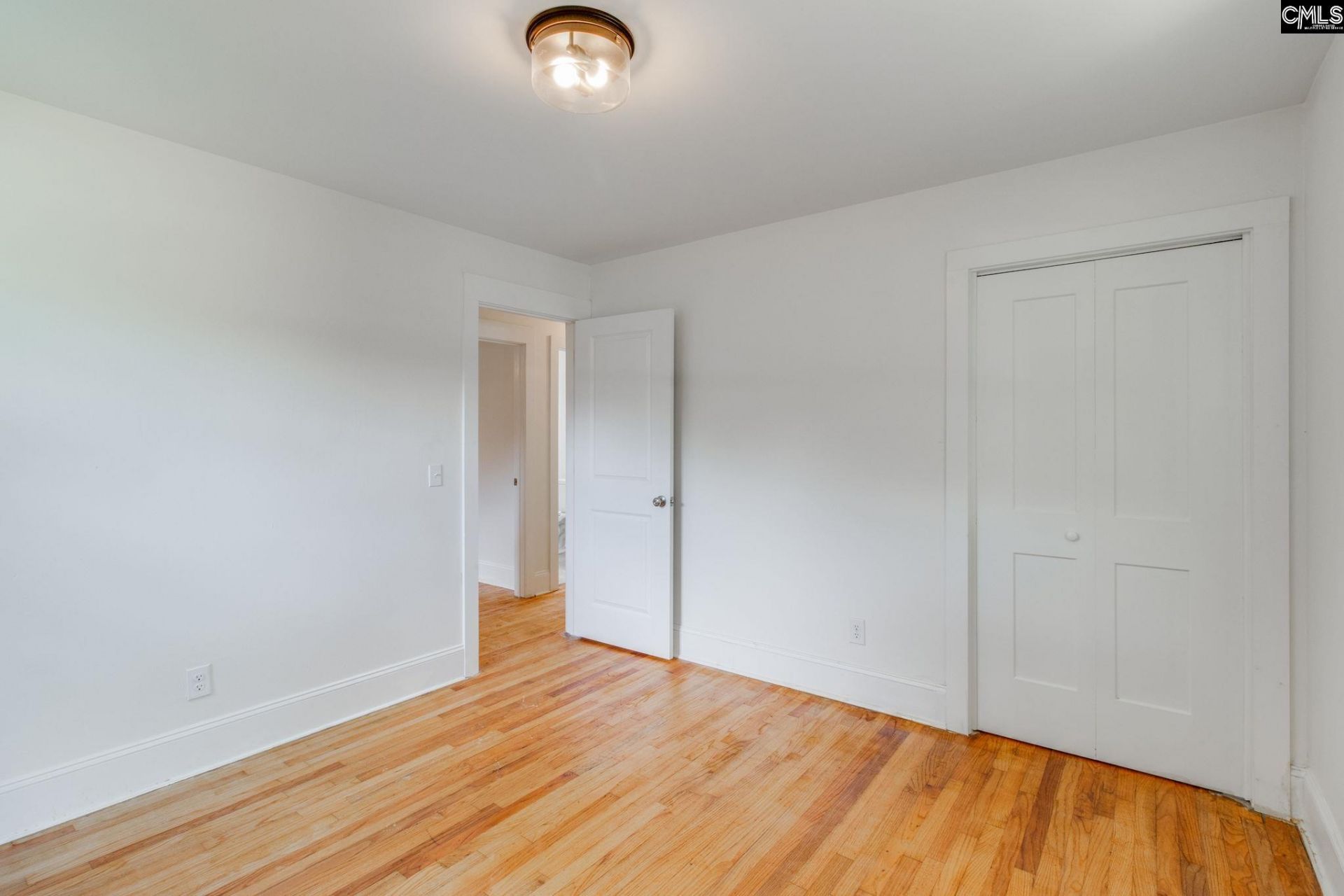916 Newnham Drive Photo 32