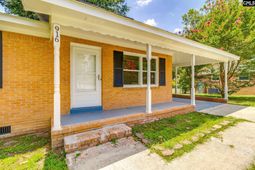 916 Newnham Drive photo 4