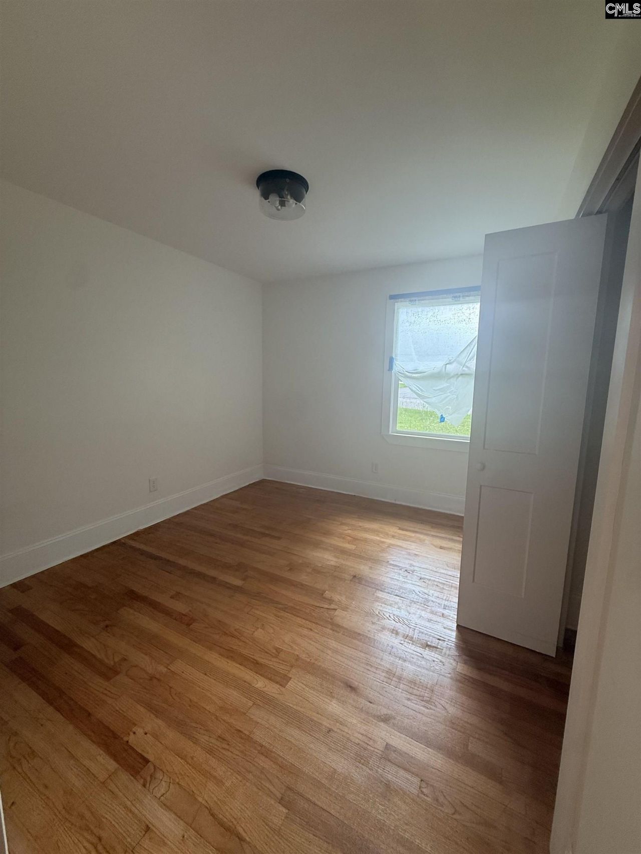 916 Newnham Drive  Photo 7