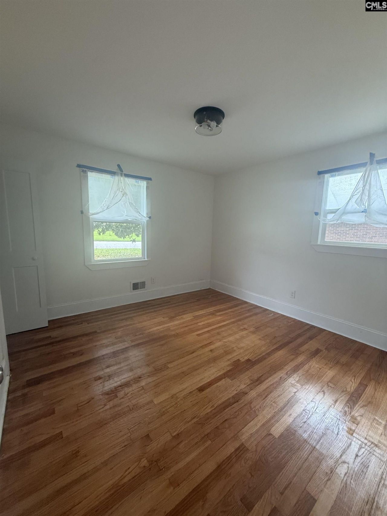 916 Newnham Drive  Photo 9