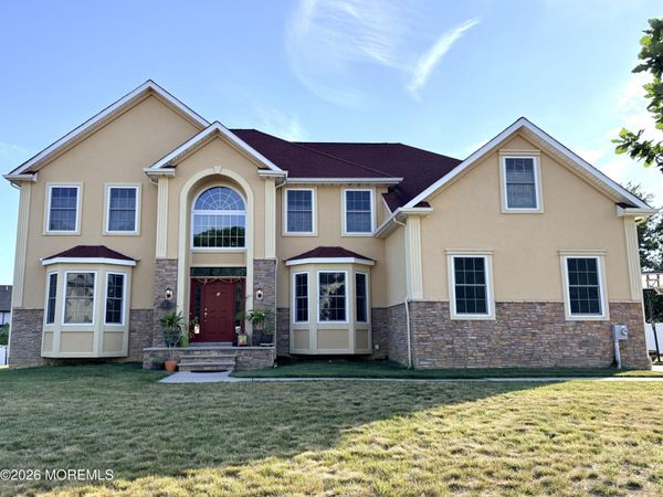 1 Hillcrest Road, Morganville, NJ 07751