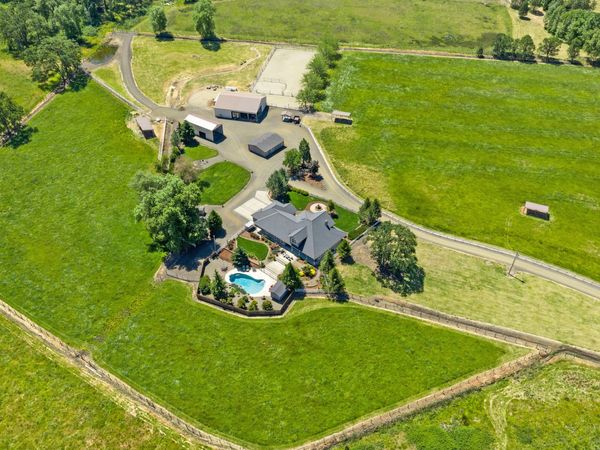 163 Hidden Valley Drive, Eagle Point, OR 97524