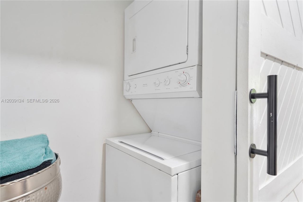 8270 NE 1st Pl , Unit 2, Miami, FL 33138 Photo