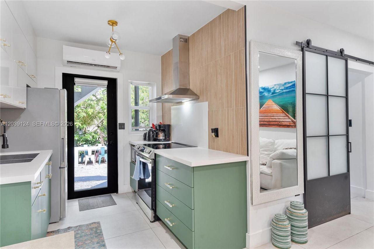 8270 NE 1st Pl , Unit 2, Miami, FL 33138 Photo