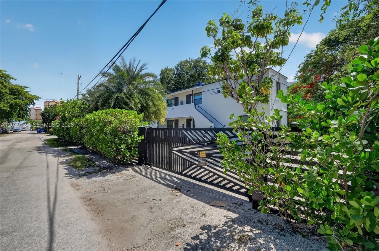 8270 NE 1st Pl , Unit 2, Miami, FL 33138 Photo