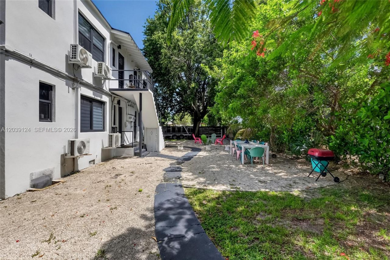 8270 NE 1st Pl , Unit 2, Miami, FL 33138 Photo