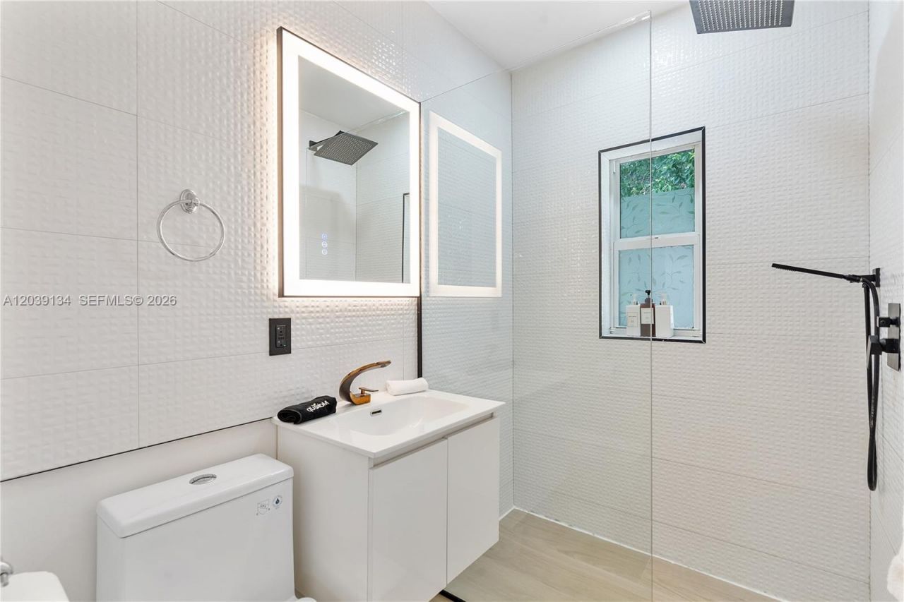8270 NE 1st Pl , Unit 3, Miami, FL 33138 Photo