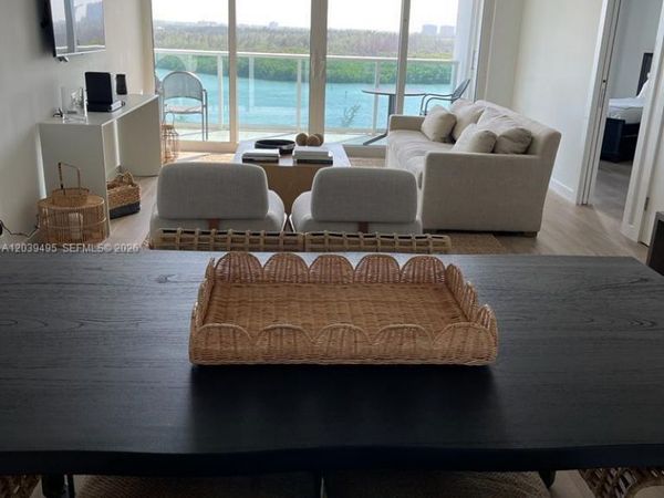 100 Bayview Dr , Unit 1521, Sunny Isles Beach, FL 33160
