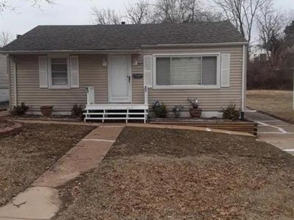 8631 North Avenue , St Louis, MO 63114