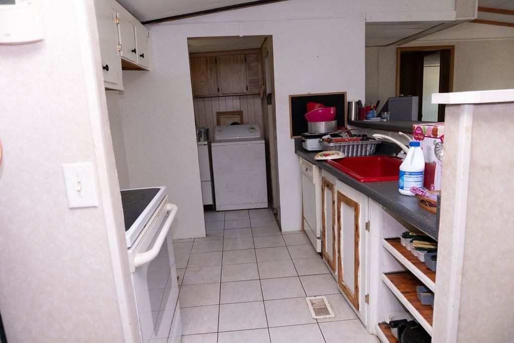1175 Pond View Dr.  Photo 11
