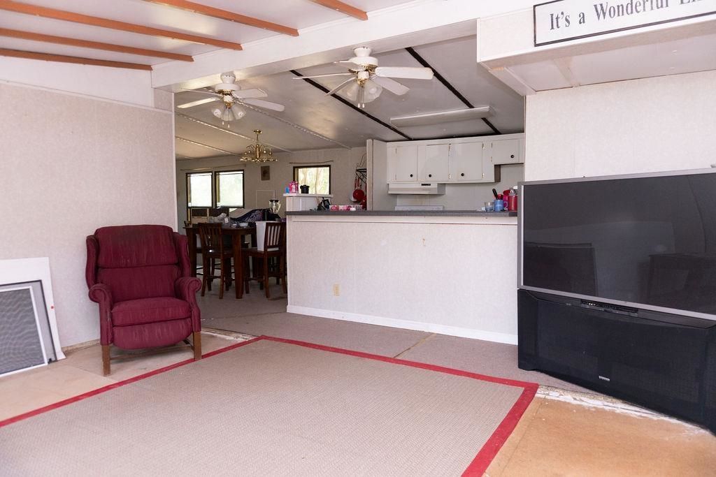 1175 Pond View Dr.  Photo 4