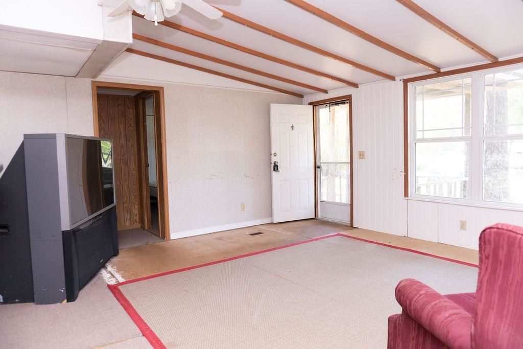 1175 Pond View Dr.  Photo 5