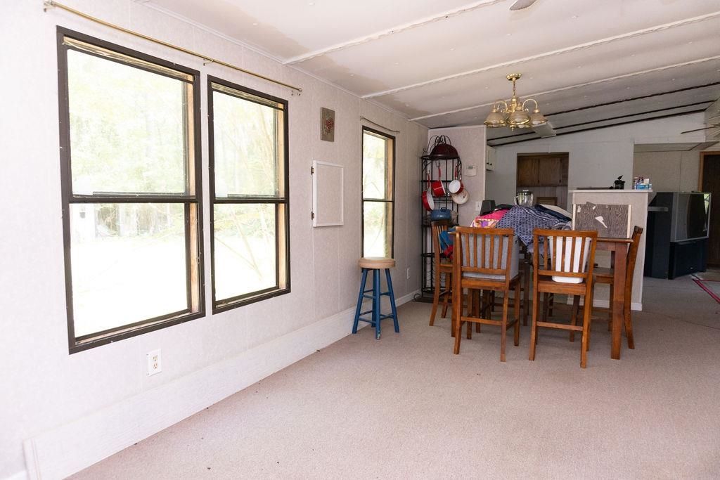 1175 Pond View Dr.  Photo 8