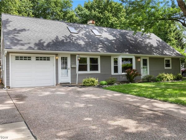 4905 Pinewood Drive , Sheffield Lake, OH 44054