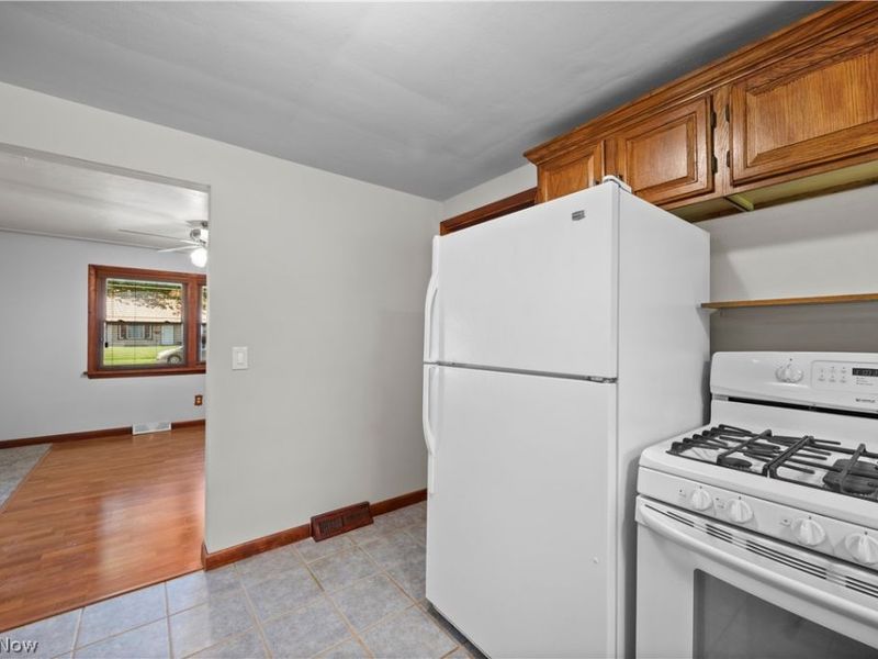 4905 Pinewood Drive, Sheffield Lake, OH 44054 Photo 10