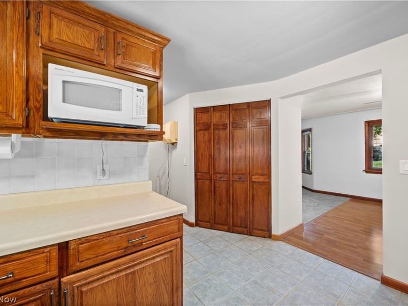 4905 Pinewood Drive, Sheffield Lake, OH 44054 Photo 11