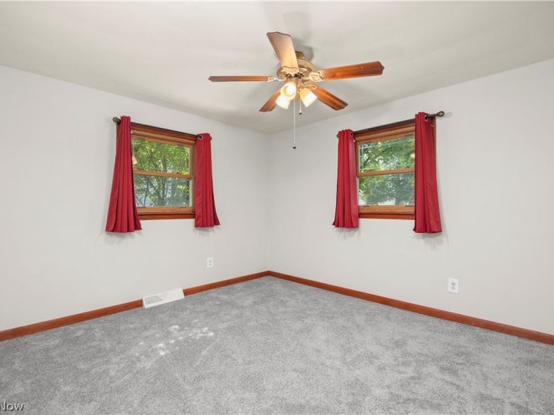 4905 Pinewood Drive, Sheffield Lake, OH 44054 Photo 18