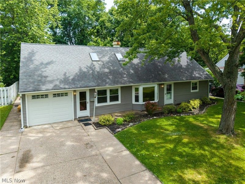4905 Pinewood Drive, Sheffield Lake, OH 44054 Photo 2