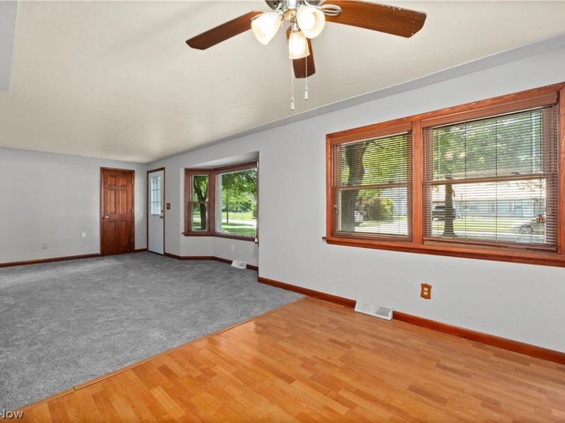 4905 Pinewood Drive, Sheffield Lake, OH 44054 Photo 5
