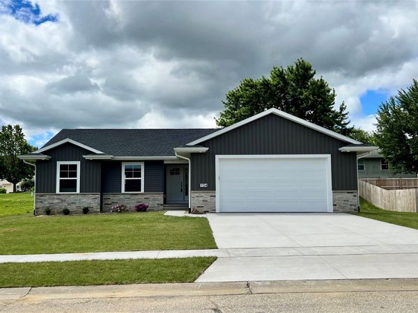 104 5th Ave Court , Coggon, IA 52218