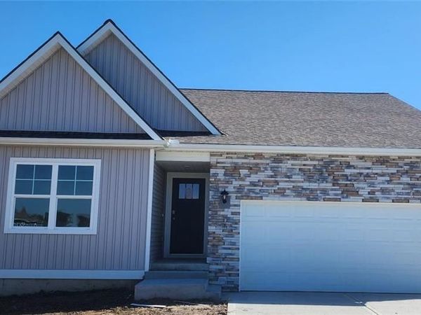 21529 Carrara Circle, Peculiar, MO 64078