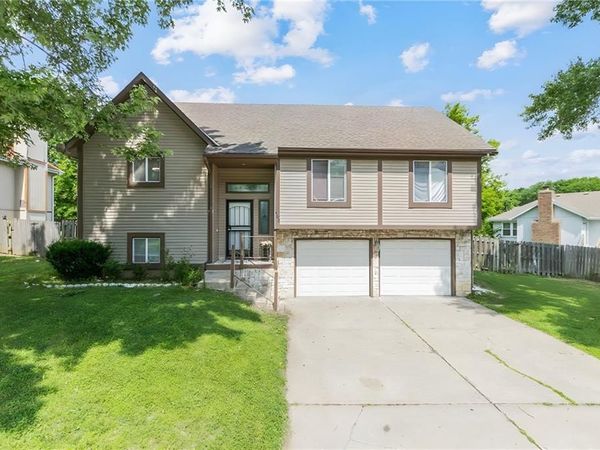 403 NE Station Drive, Lee's Summit, MO 64086
