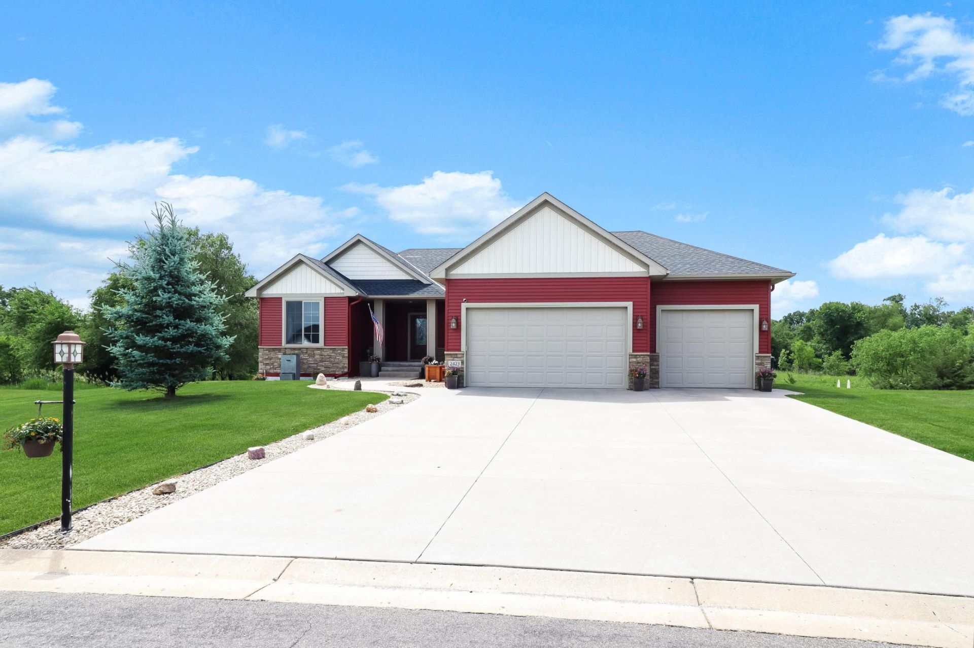 2423 Jewel Street , Saint Augusta, MN 56301