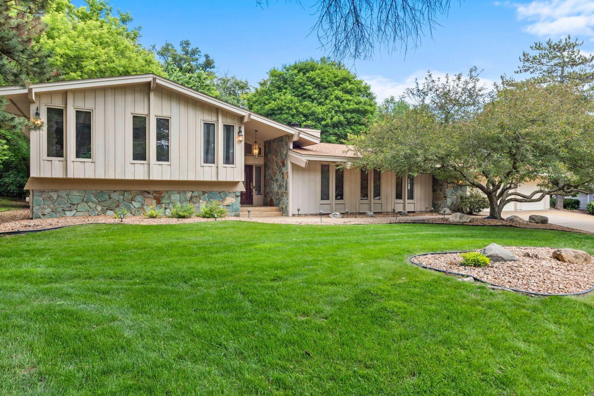 7105 Gleason Road Edina, MN 55439