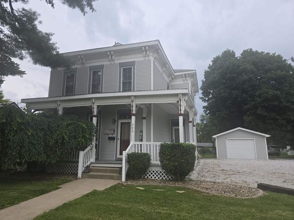 729 Locust Street, Carthage, IL 62321