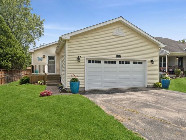 10116 Lund Avenue , Algonquin, IL 60102