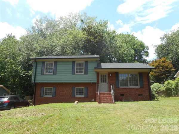 7556 Thorncliff Drive , Charlotte, NC 28210