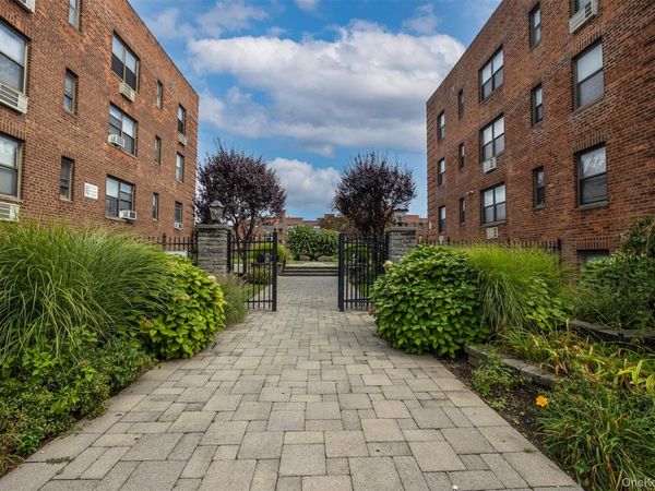 1 Jefferson Avenue , Unit A5, Rockville Centre, NY 11570