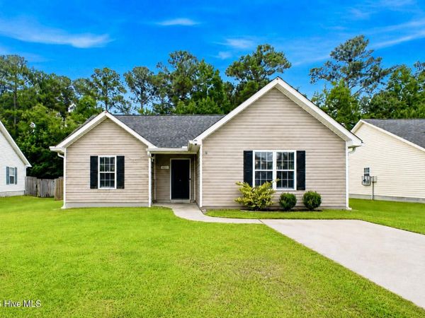 730 Oak Branches Close SE, Leland, NC 28451
