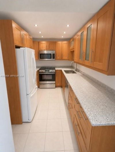 3675 N Country Club Dr, Unit 1406, Aventura, FL 33180 Photo