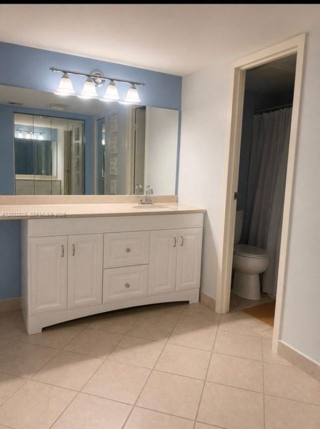 3675 N Country Club Dr, Unit 1406, Aventura, FL 33180 Photo
