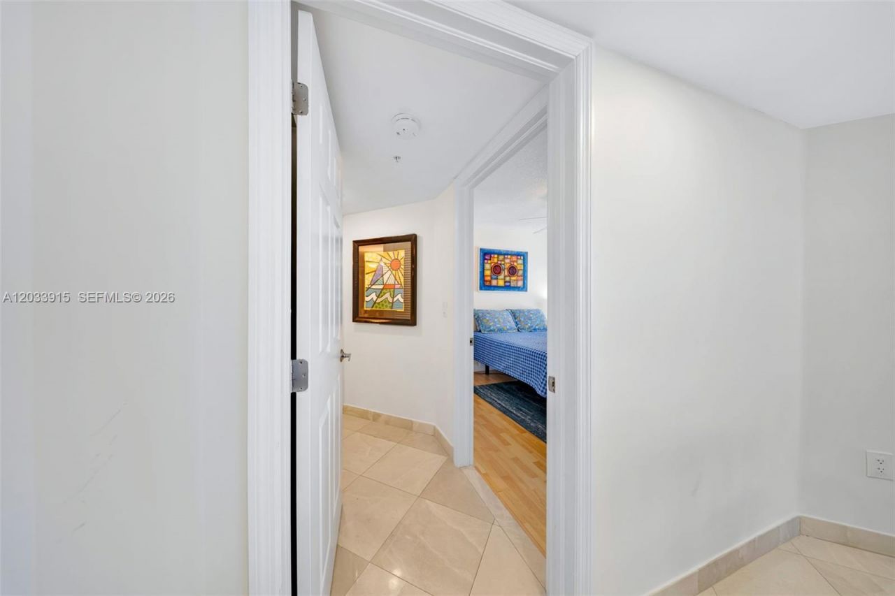 6301 Collins Ave , Unit 1708, Miami Beach, FL 33141 Photo