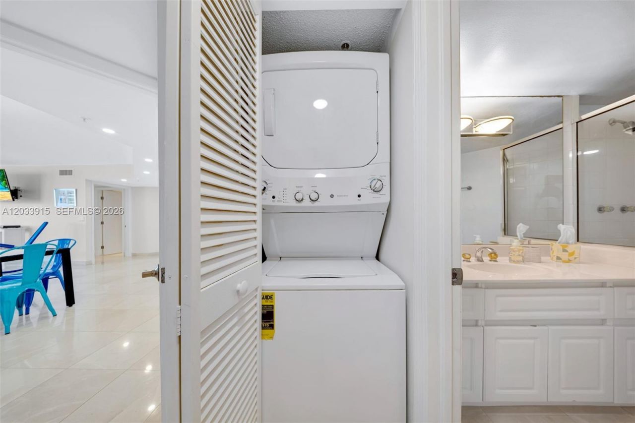 6301 Collins Ave , Unit 1708, Miami Beach, FL 33141 Photo