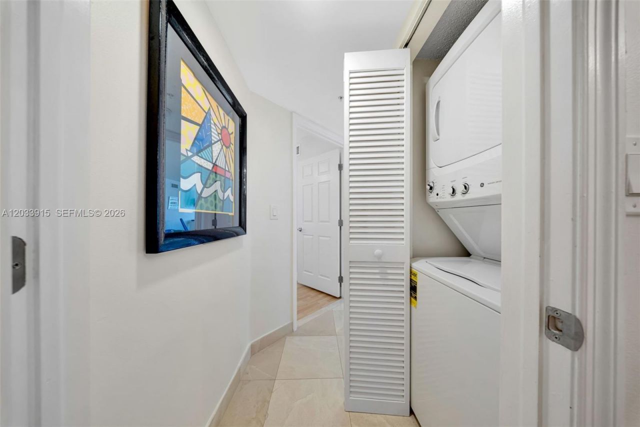 6301 Collins Ave , Unit 1708, Miami Beach, FL 33141 Photo