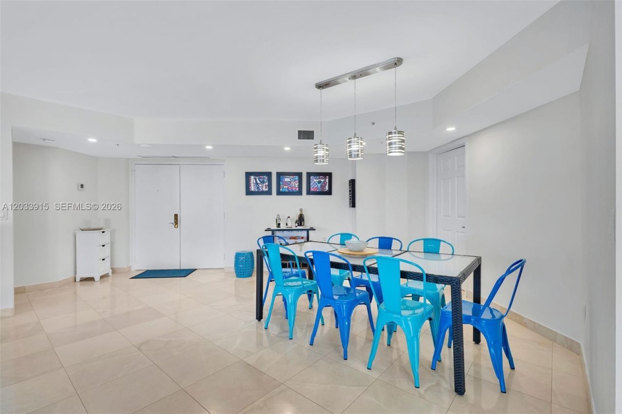 6301 Collins Ave , Unit 1708, Miami Beach, FL 33141 Photo