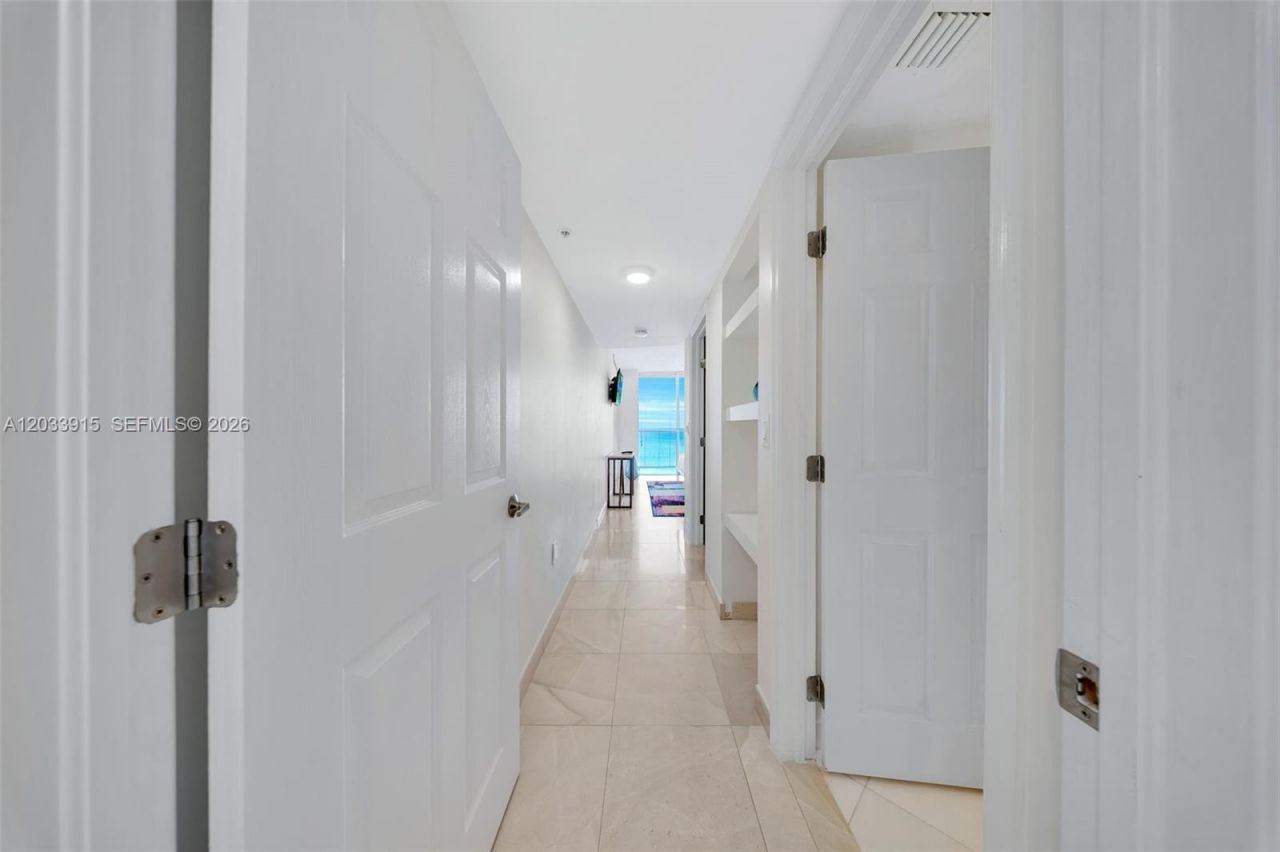 6301 Collins Ave , Unit 1708, Miami Beach, FL 33141 Photo