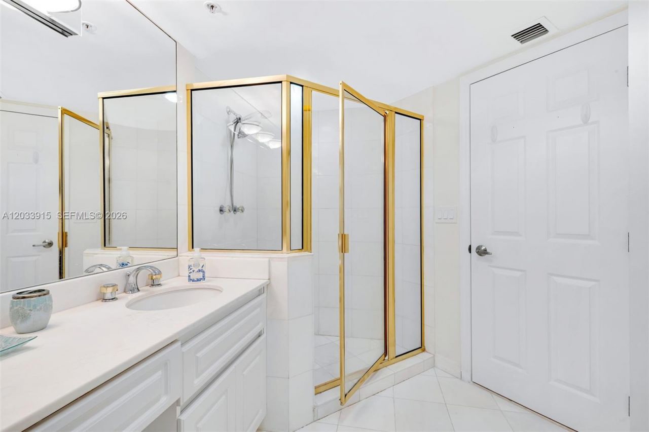 6301 Collins Ave , Unit 1708, Miami Beach, FL 33141 Photo