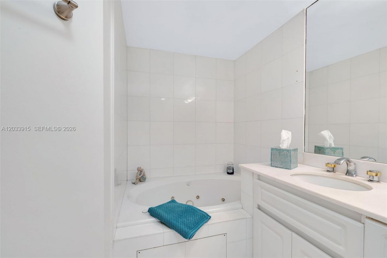 6301 Collins Ave , Unit 1708, Miami Beach, FL 33141 Photo