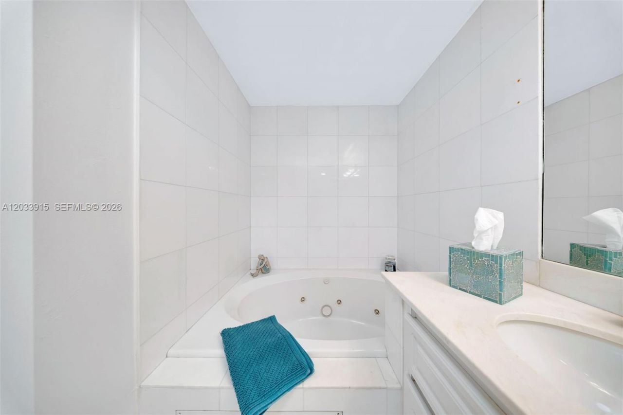 6301 Collins Ave , Unit 1708, Miami Beach, FL 33141 Photo