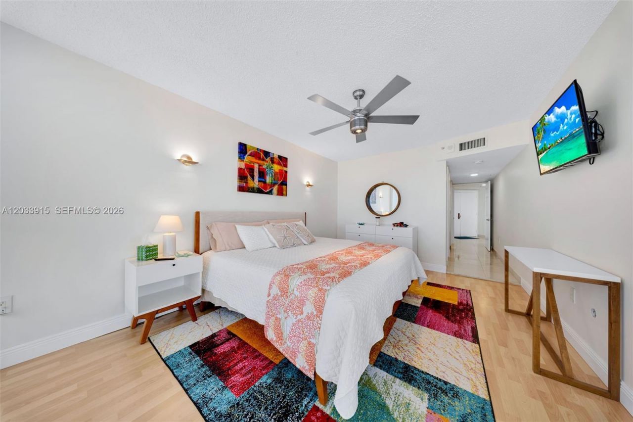 6301 Collins Ave , Unit 1708, Miami Beach, FL 33141 Photo